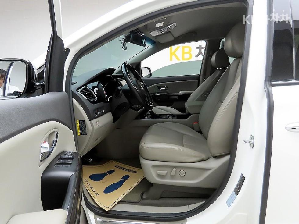 Kia Carnival — miniaturë 13