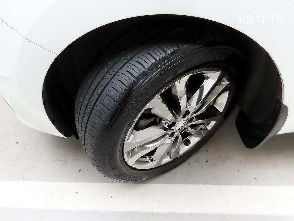Kia Carnival — miniaturë 18