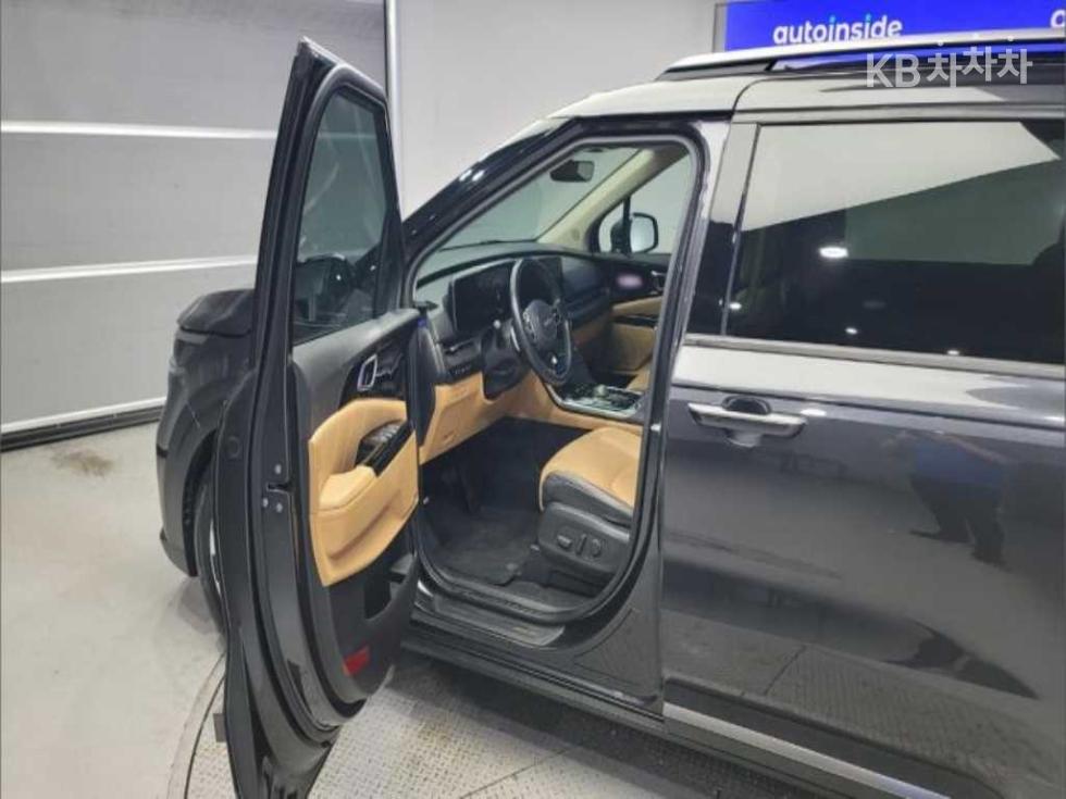 Kia Carnival — miniaturë 7