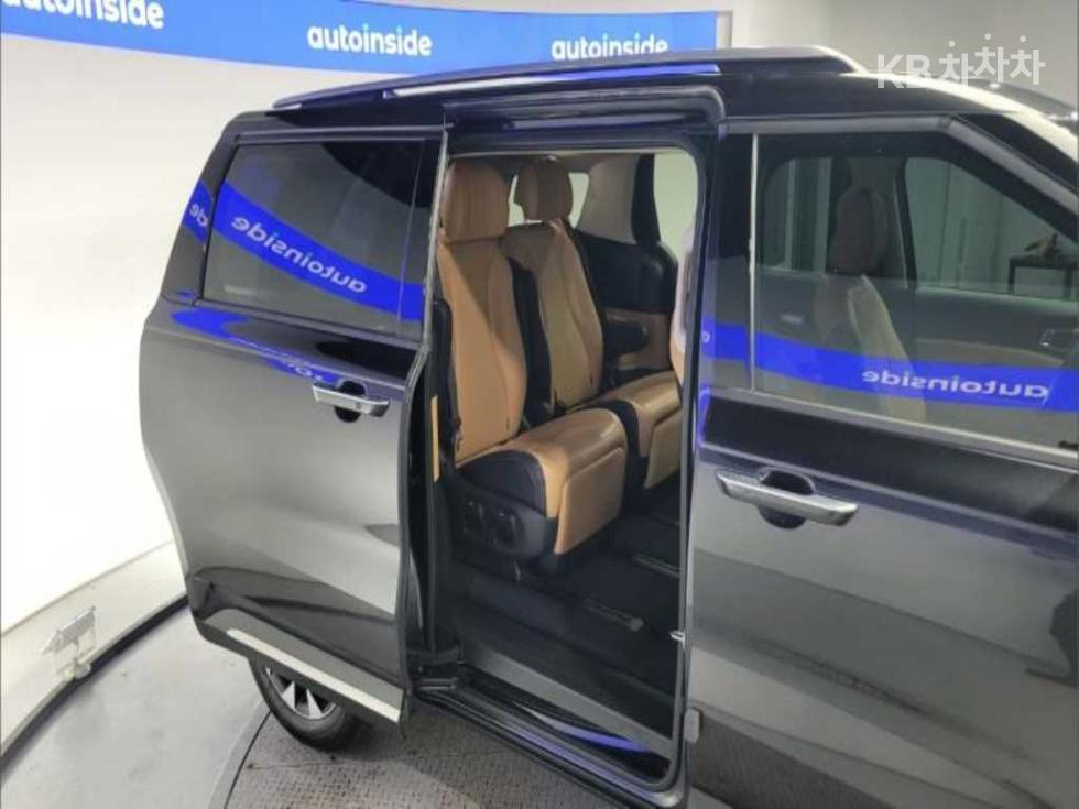 Kia Carnival — miniaturë 15