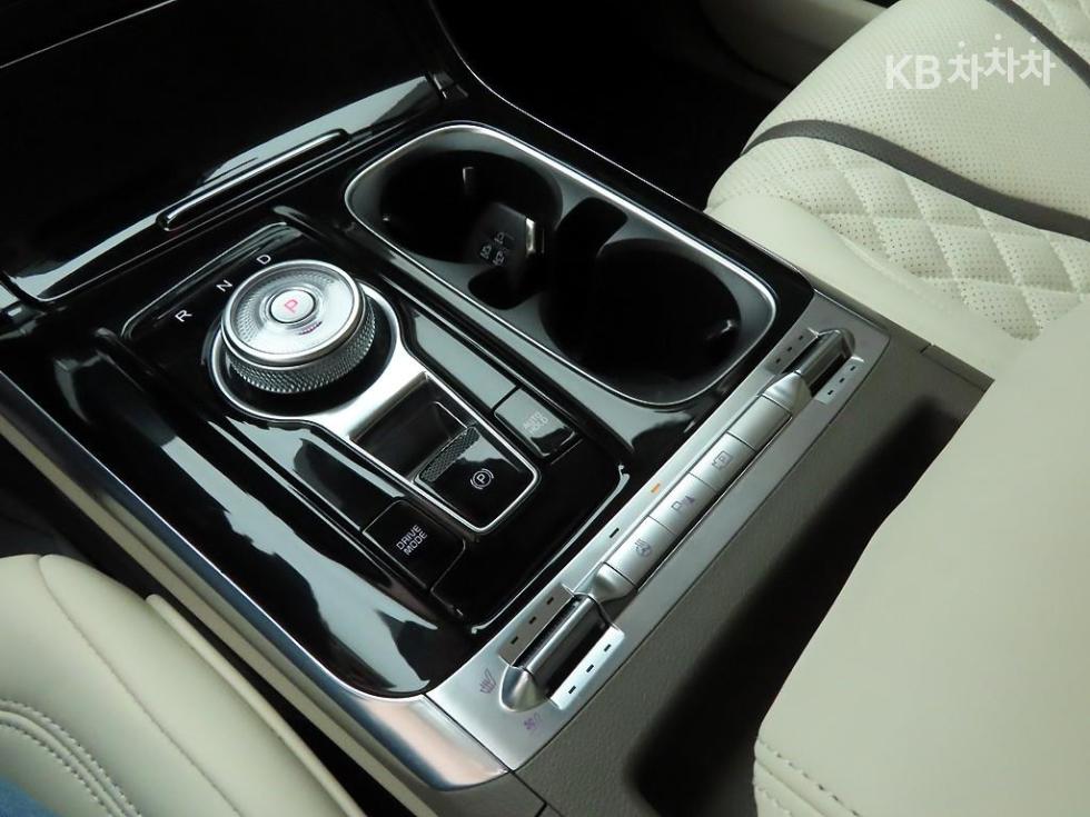 Kia Carnival — miniaturë 10