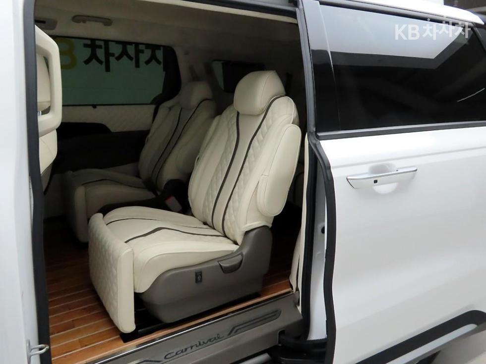 Kia Carnival — miniaturë 12