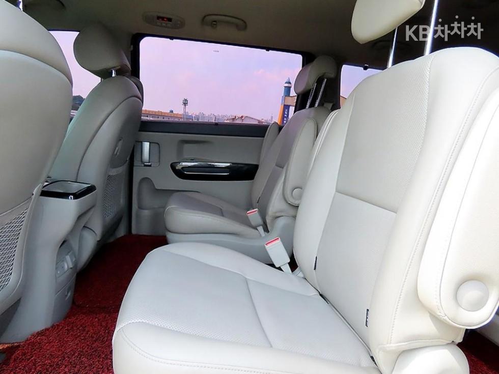 Kia Carnival — miniaturë 6