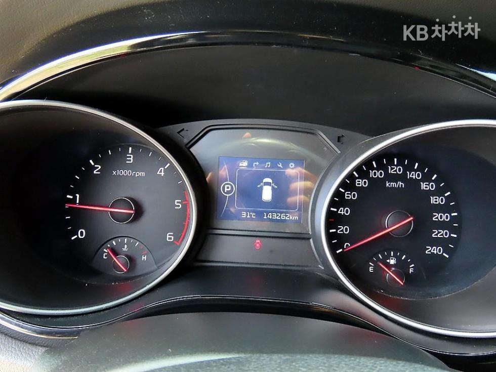 Kia Carnival — miniaturë 9