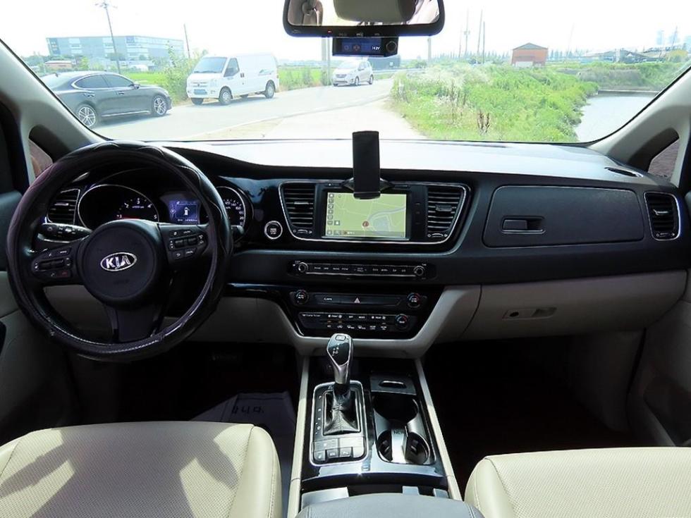 Kia Carnival — miniaturë 10
