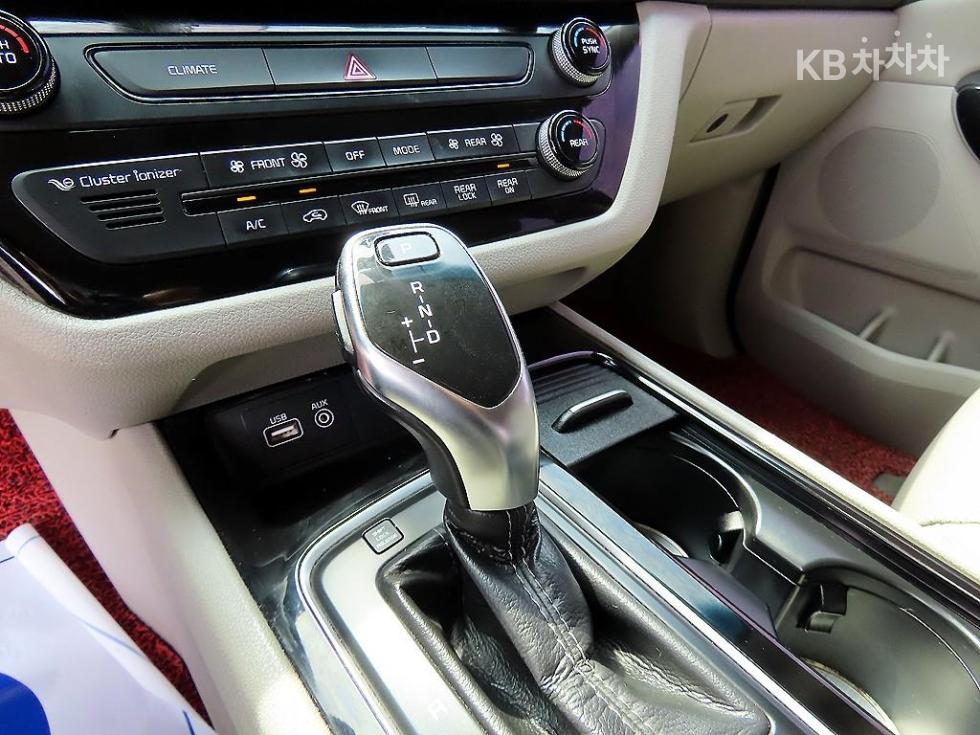 Kia Carnival — miniaturë 12