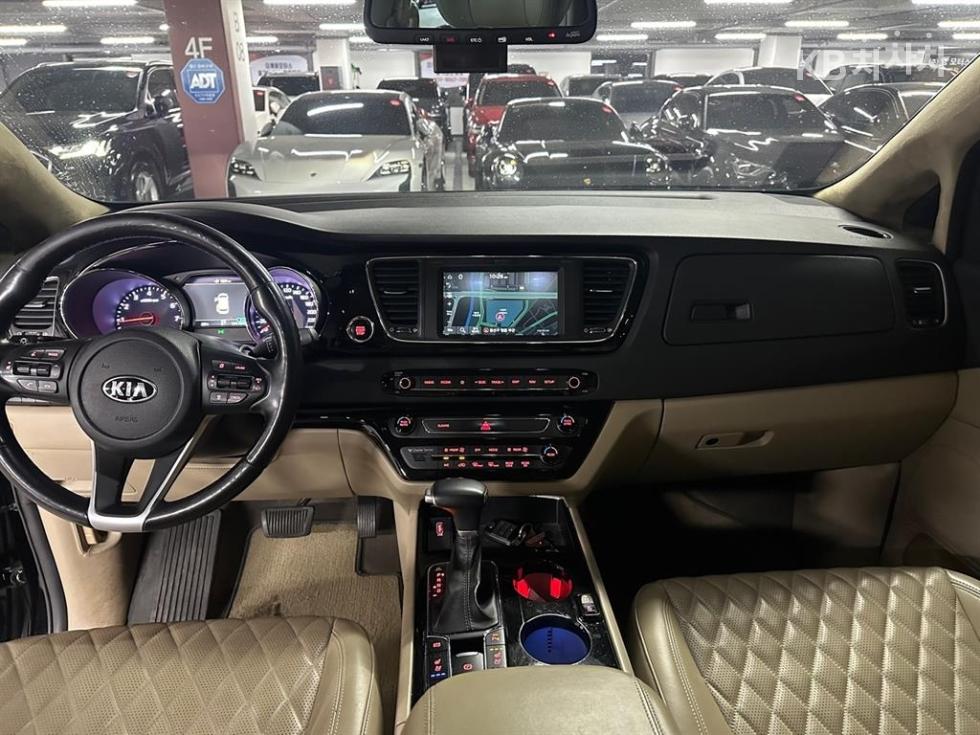 Kia Carnival — miniaturë 5