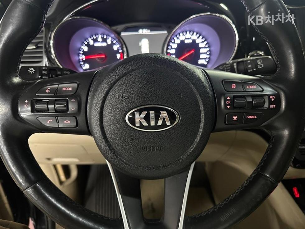 Kia Carnival — miniaturë 6