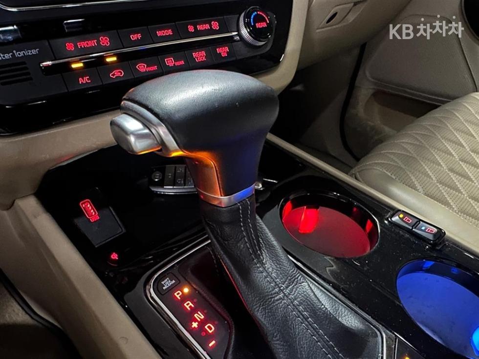 Kia Carnival — miniaturë 7