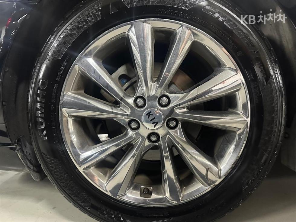 Kia Carnival — miniaturë 8
