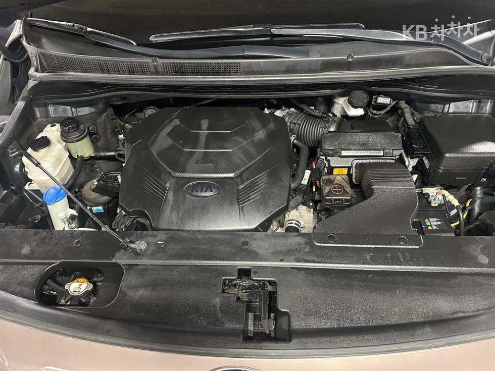 Kia Carnival — miniaturë 9
