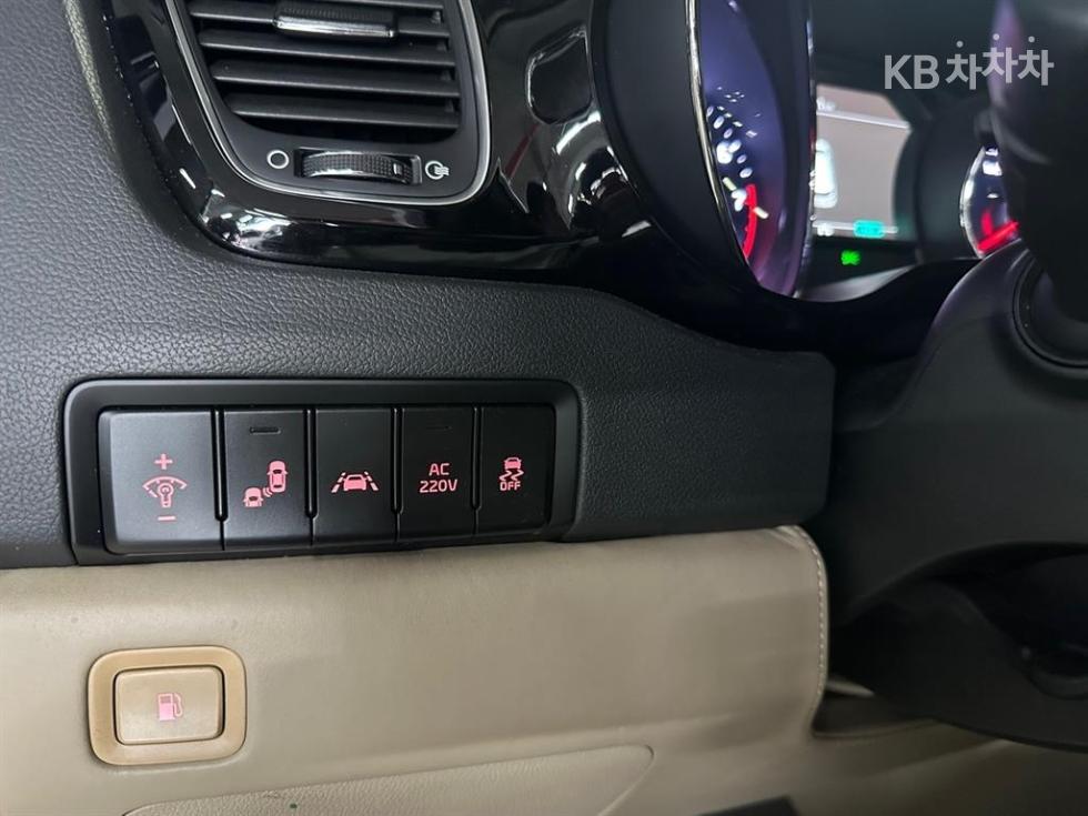 Kia Carnival — miniaturë 16
