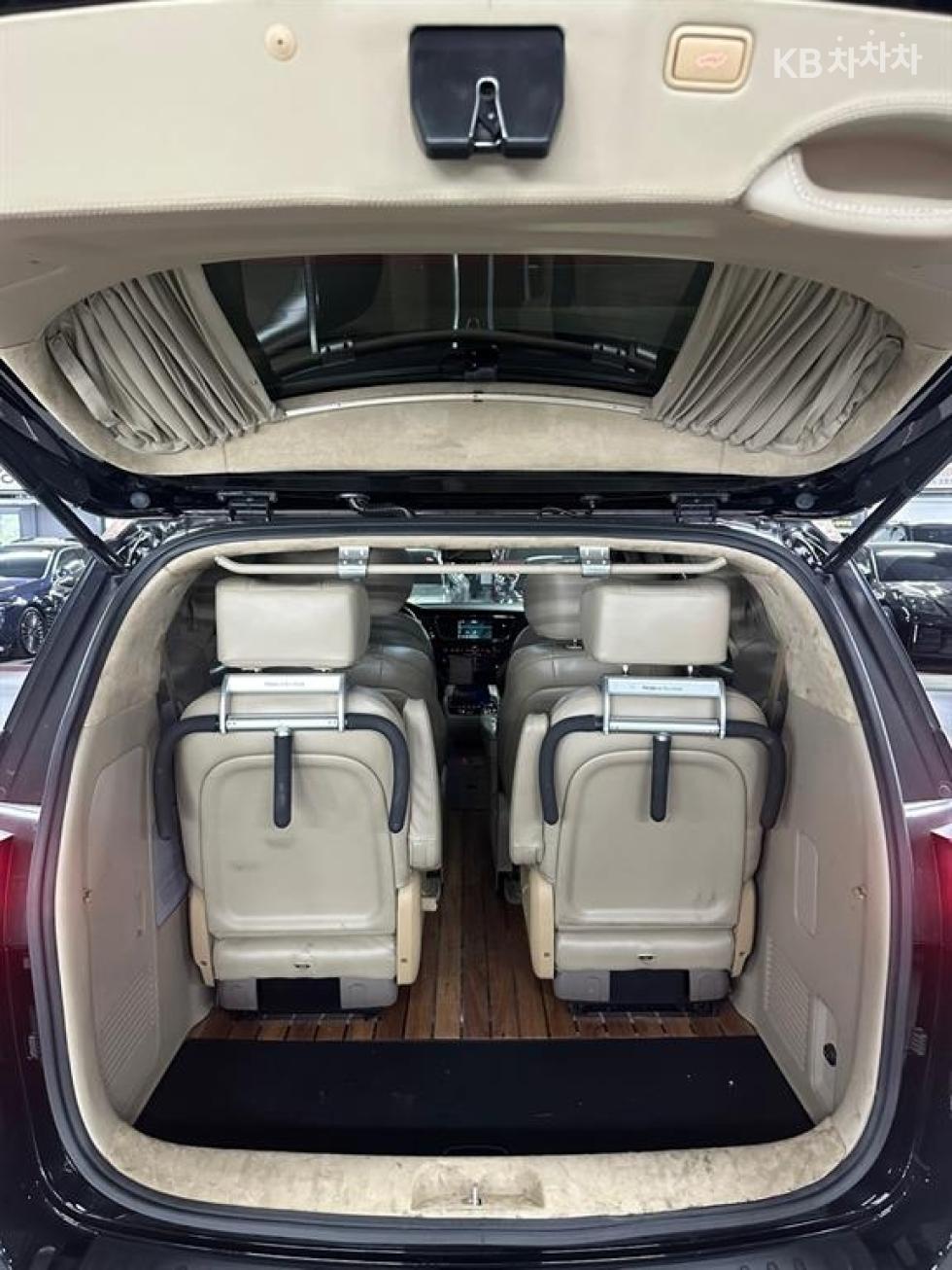 Kia Carnival — miniaturë 19