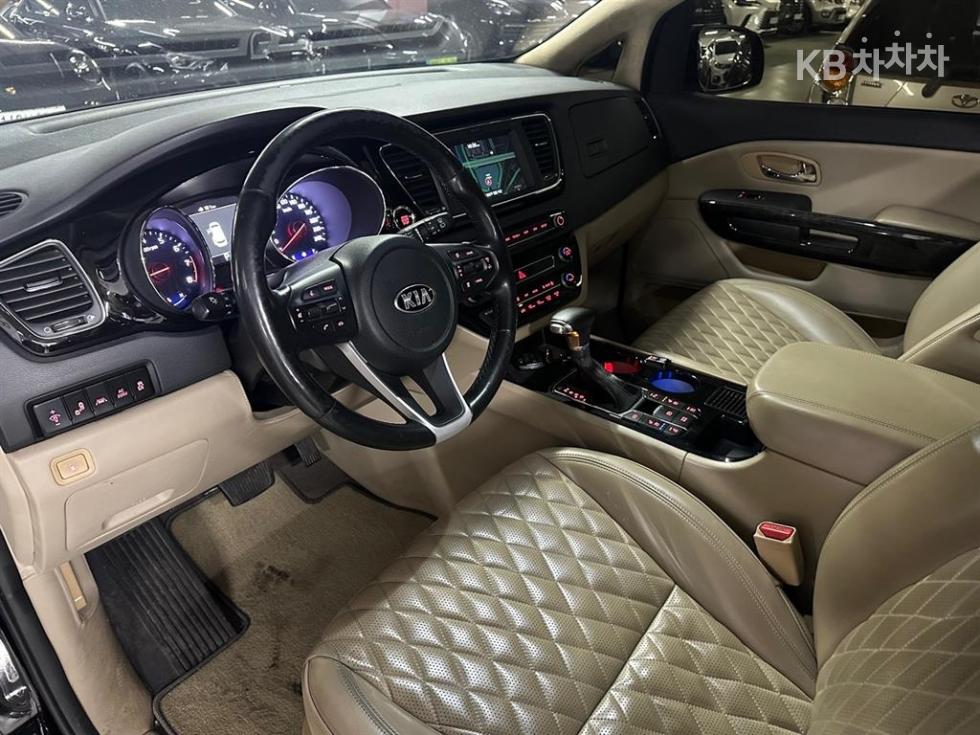 Kia Carnival — miniaturë 20