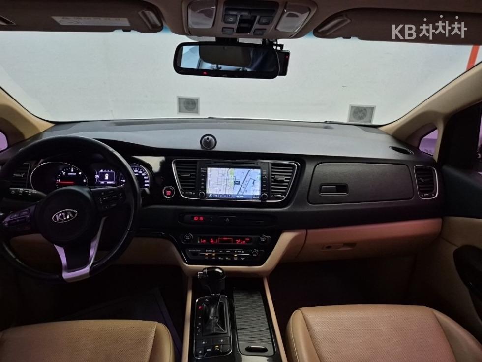 Kia Carnival — miniaturë 7