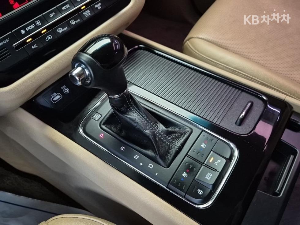 Kia Carnival — miniaturë 8