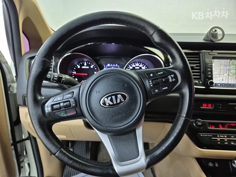Kia Carnival — miniaturë 9