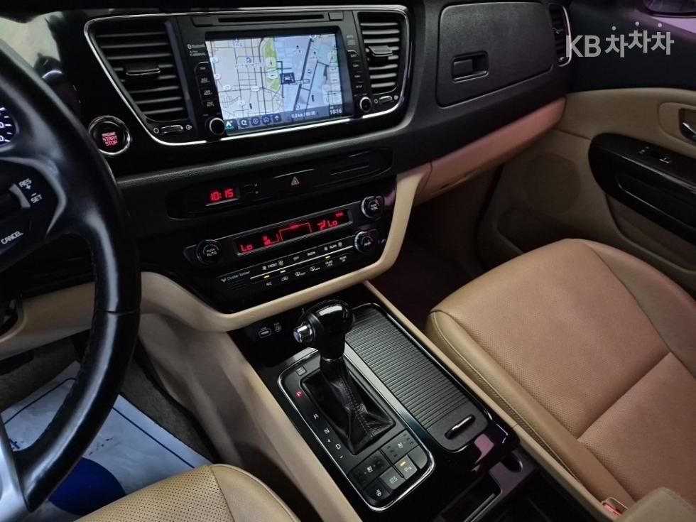 Kia Carnival — miniaturë 10