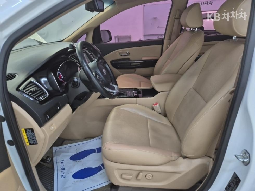 Kia Carnival — miniaturë 11