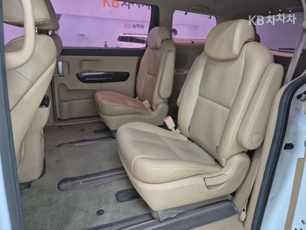 Kia Carnival — miniaturë 12