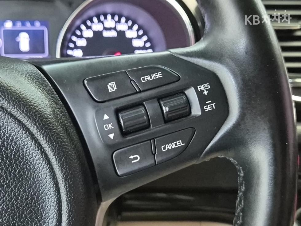 Kia Carnival — miniaturë 16