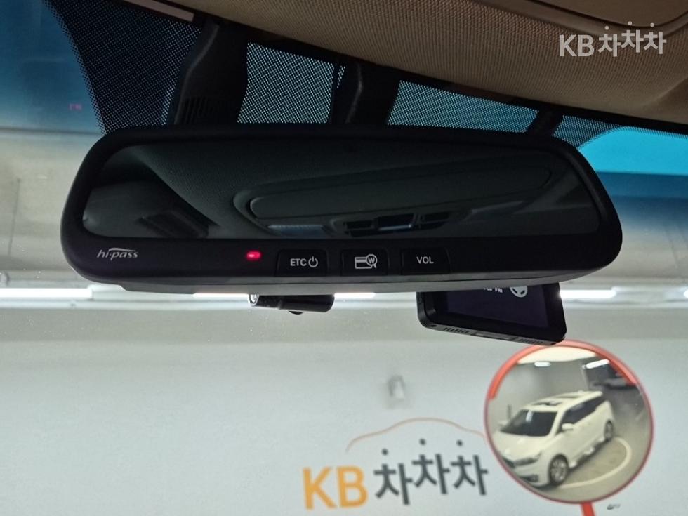Kia Carnival — miniaturë 17