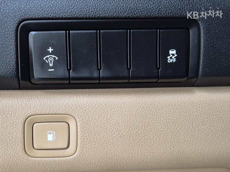 Kia Carnival — miniaturë 18