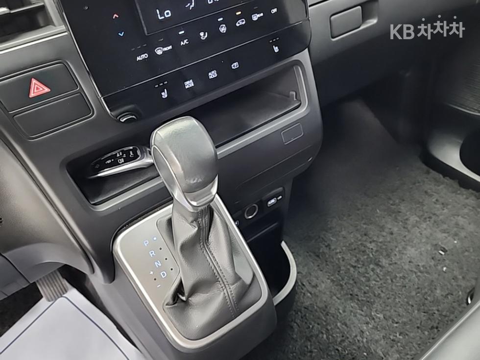 Hyundai Staria — miniaturë 8