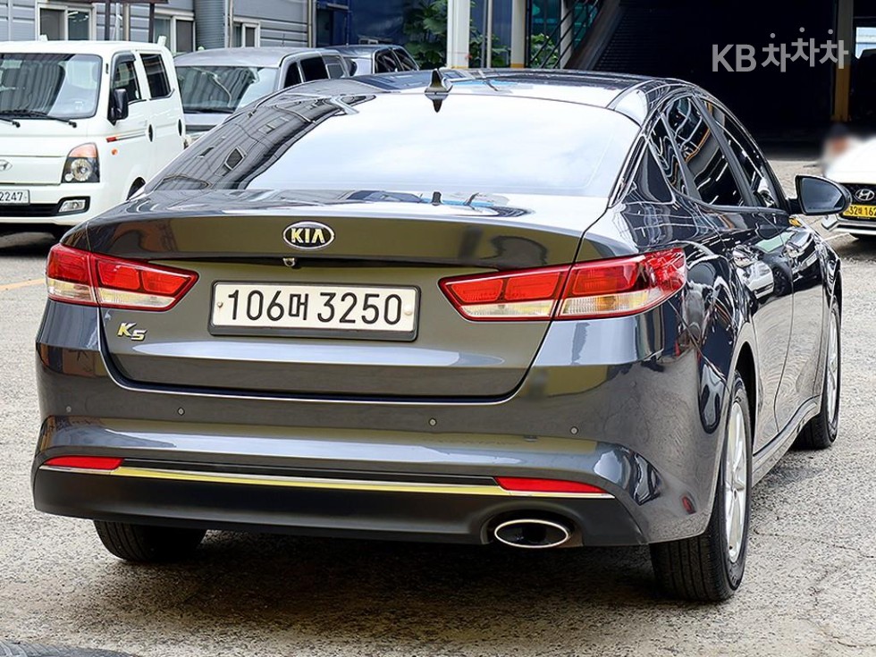 2017 Kia K5 2 photo