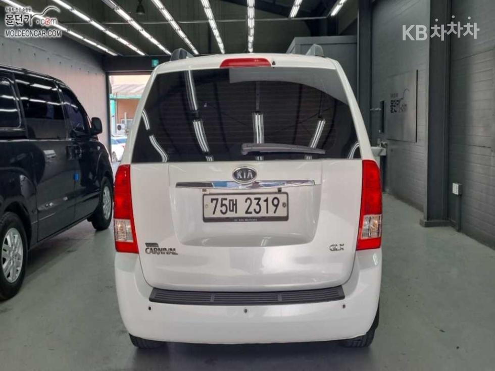 Kia Carnival — miniaturë 4