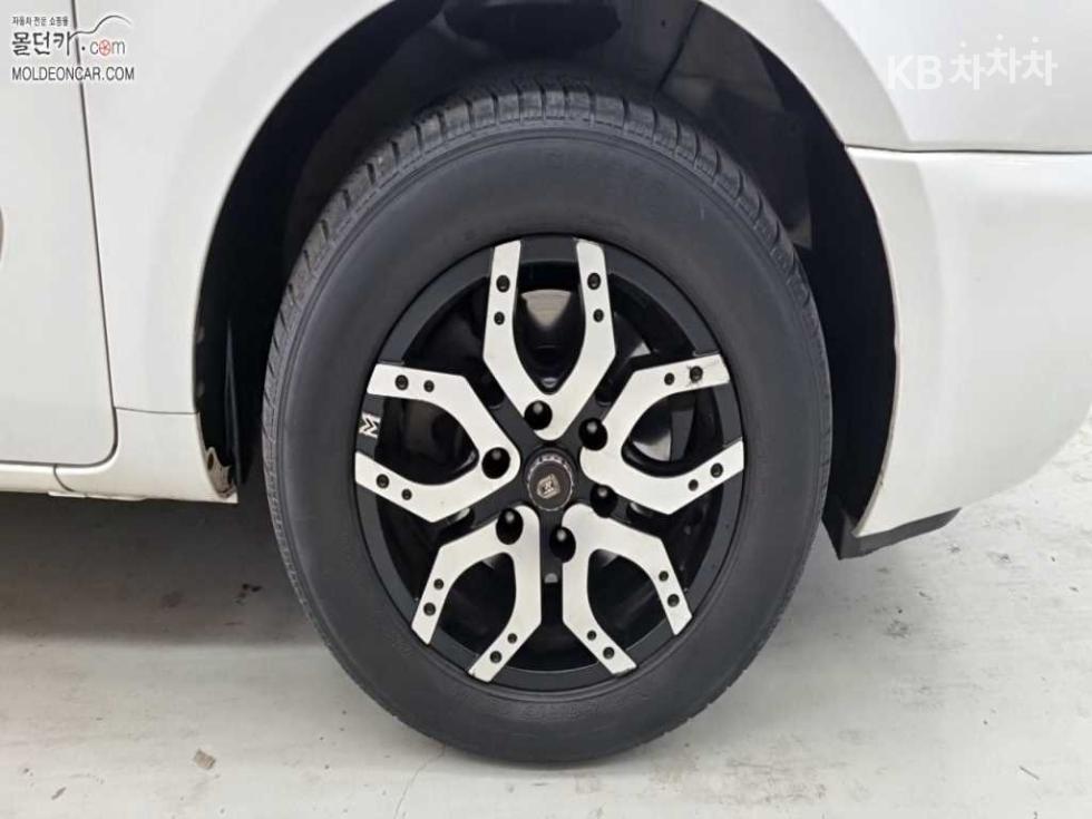 Kia Carnival — miniaturë 6