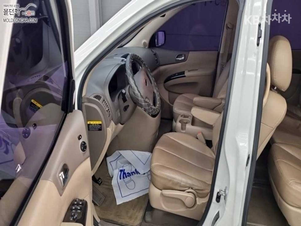 Kia Carnival — miniaturë 9