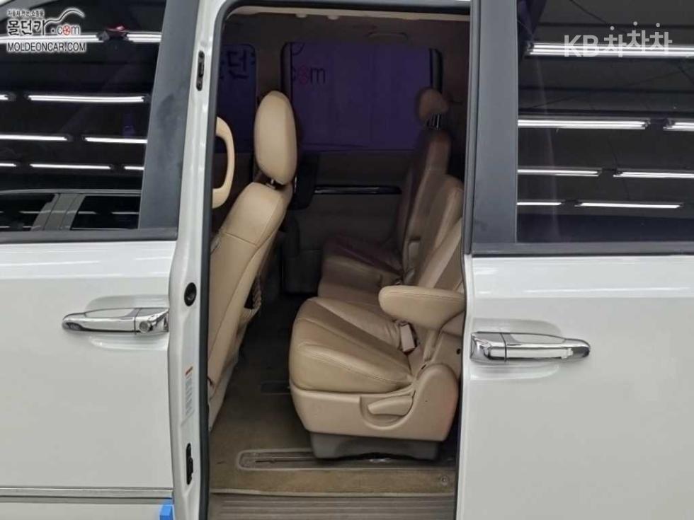 Kia Carnival — miniaturë 10