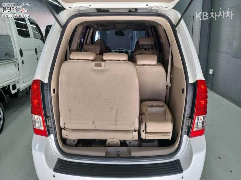 Kia Carnival — miniaturë 18
