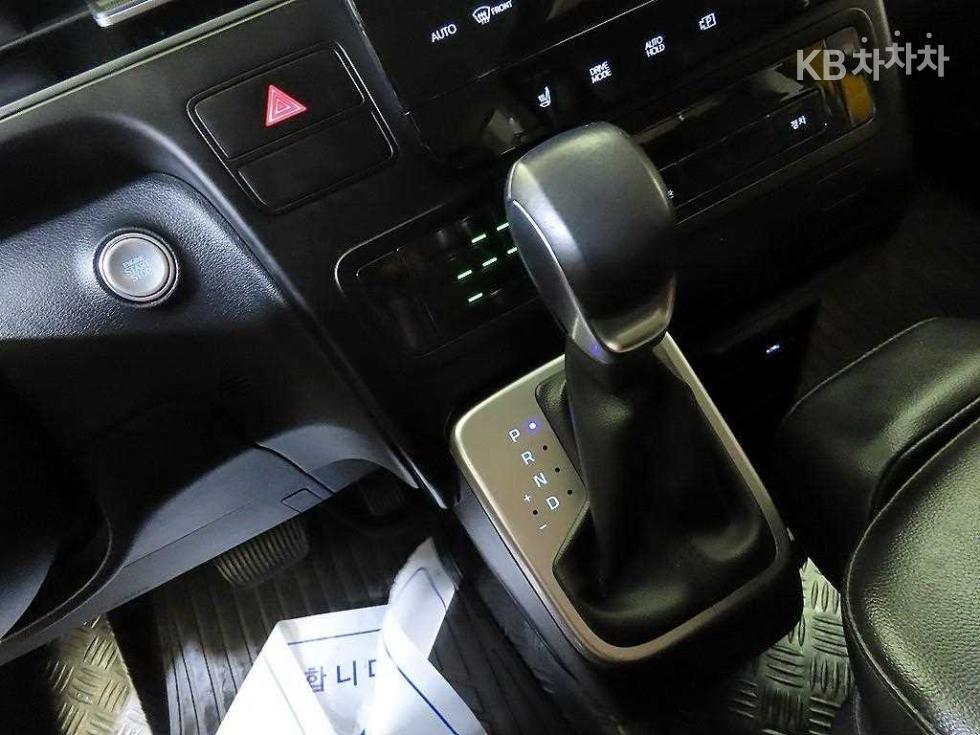 Hyundai Staria — miniaturë 13