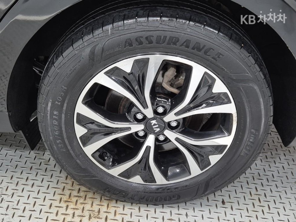 Kia Carnival — miniaturë 18
