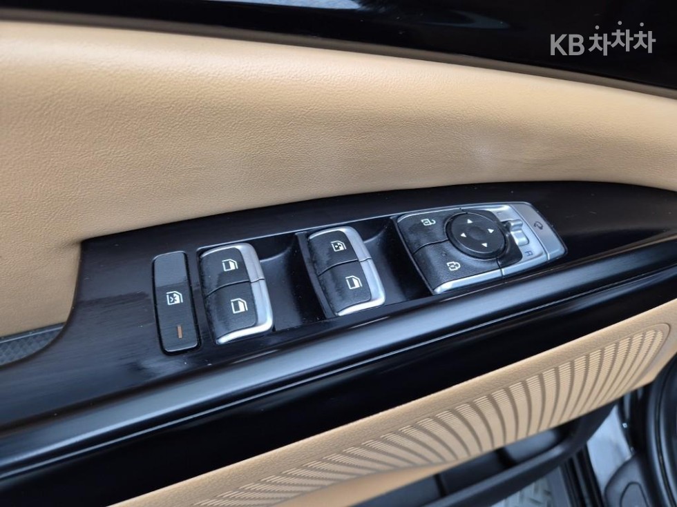 Kia Carnival — miniaturë 16