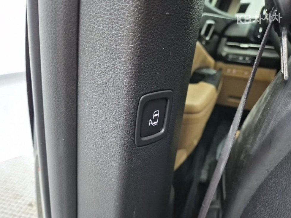 Kia Carnival — miniaturë 15