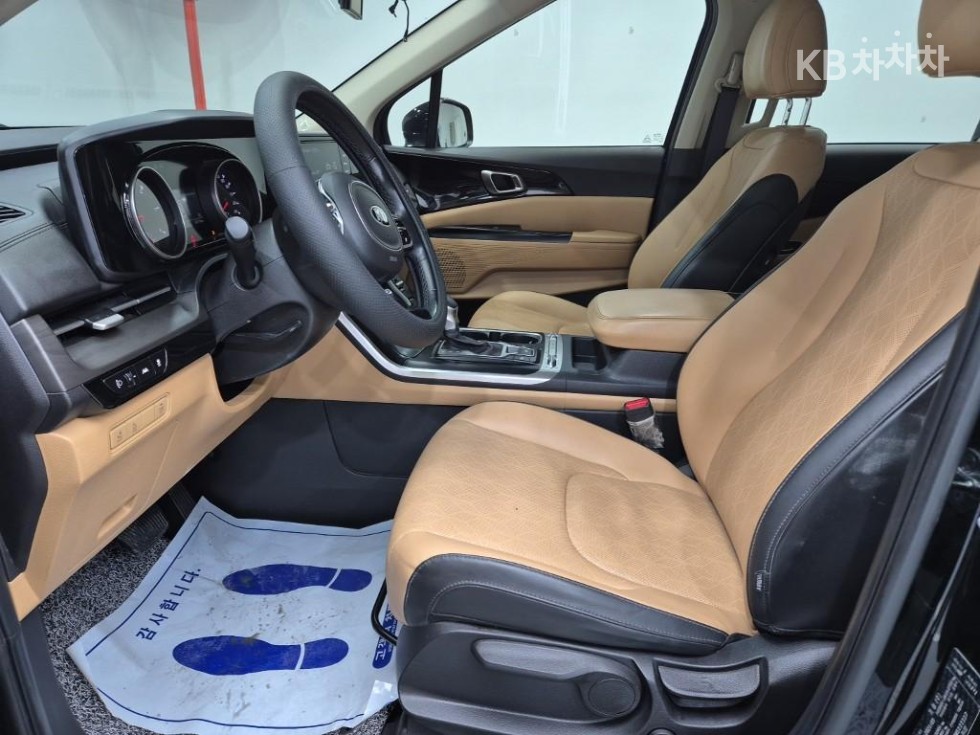 Kia Carnival — miniaturë 13