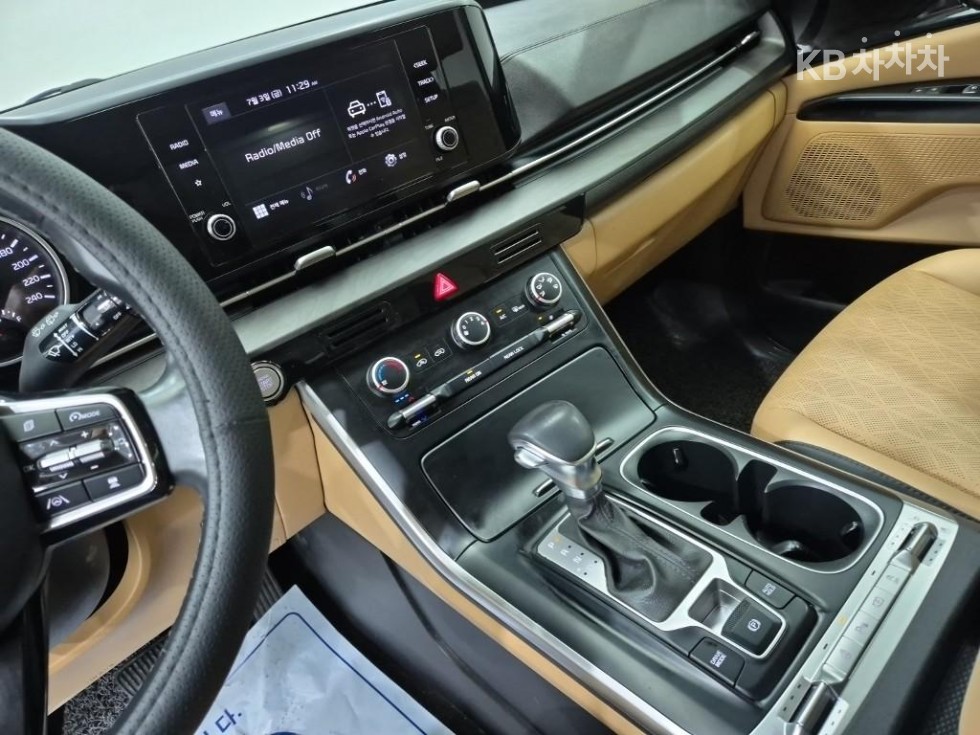 Kia Carnival — miniaturë 9