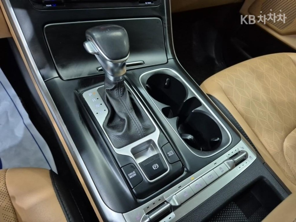 Kia Carnival — miniaturë 11