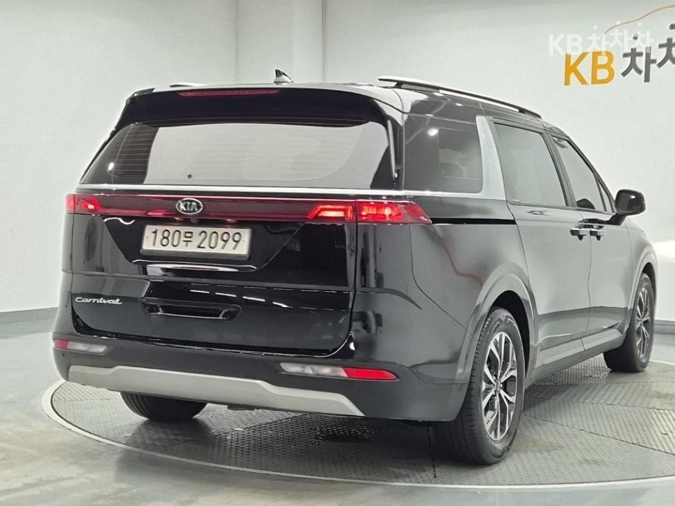 Kia Carnival — miniaturë 3