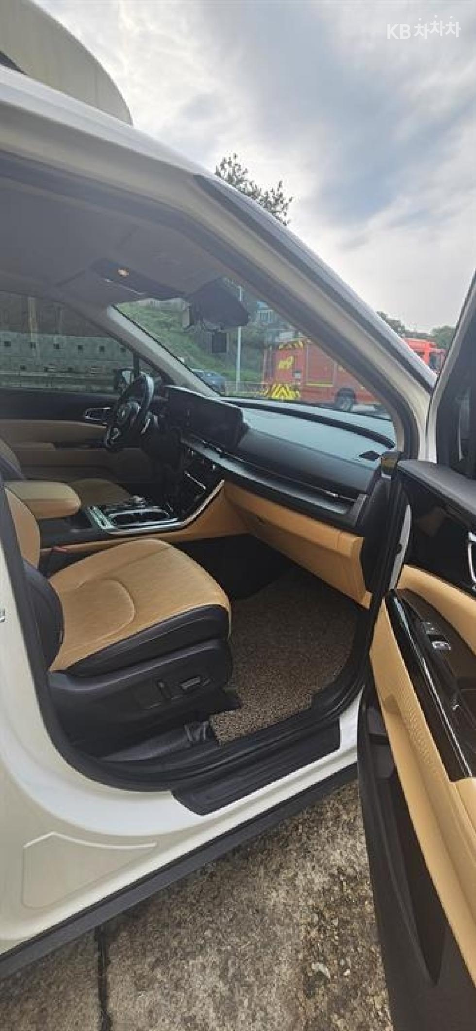 Kia Carnival — miniaturë 4