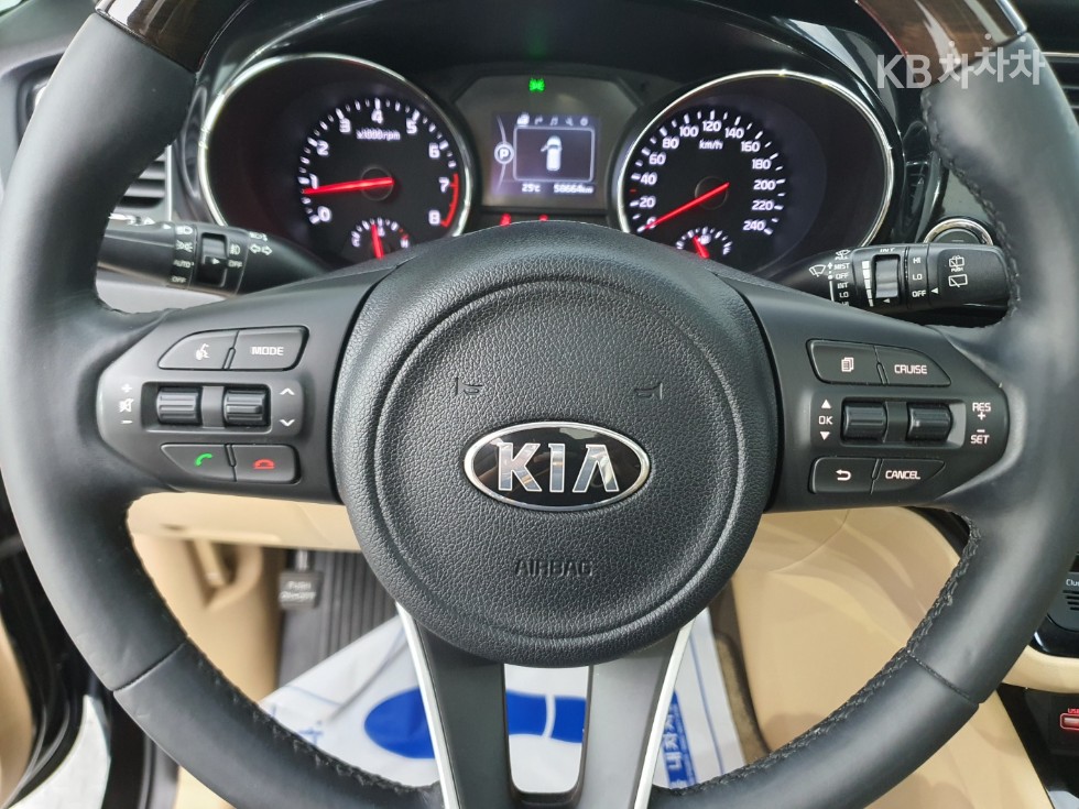 Kia Carnival — miniaturë 14
