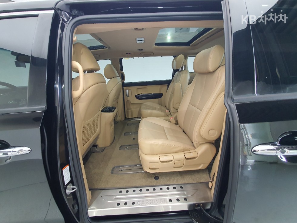 Kia Carnival — miniaturë 26