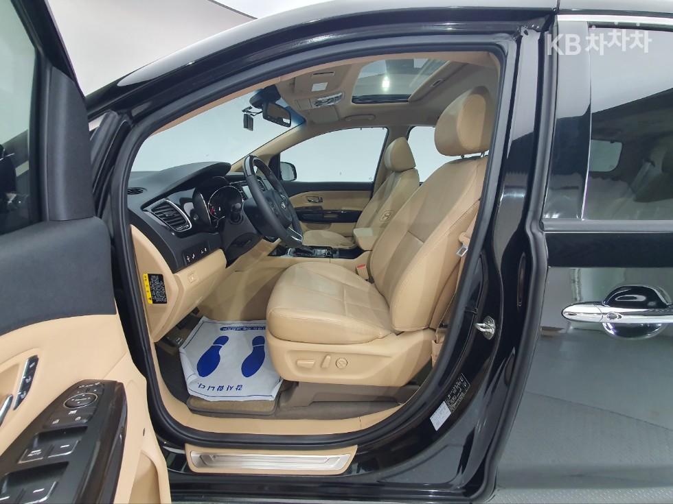 Kia Carnival — miniaturë 27