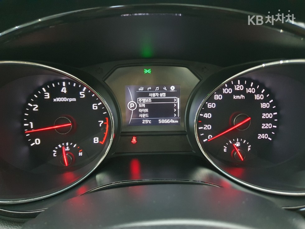 Kia Carnival — miniaturë 5