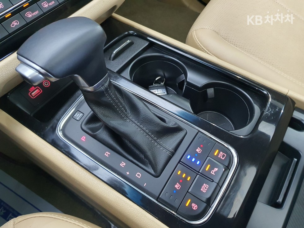 Kia Carnival — miniaturë 18