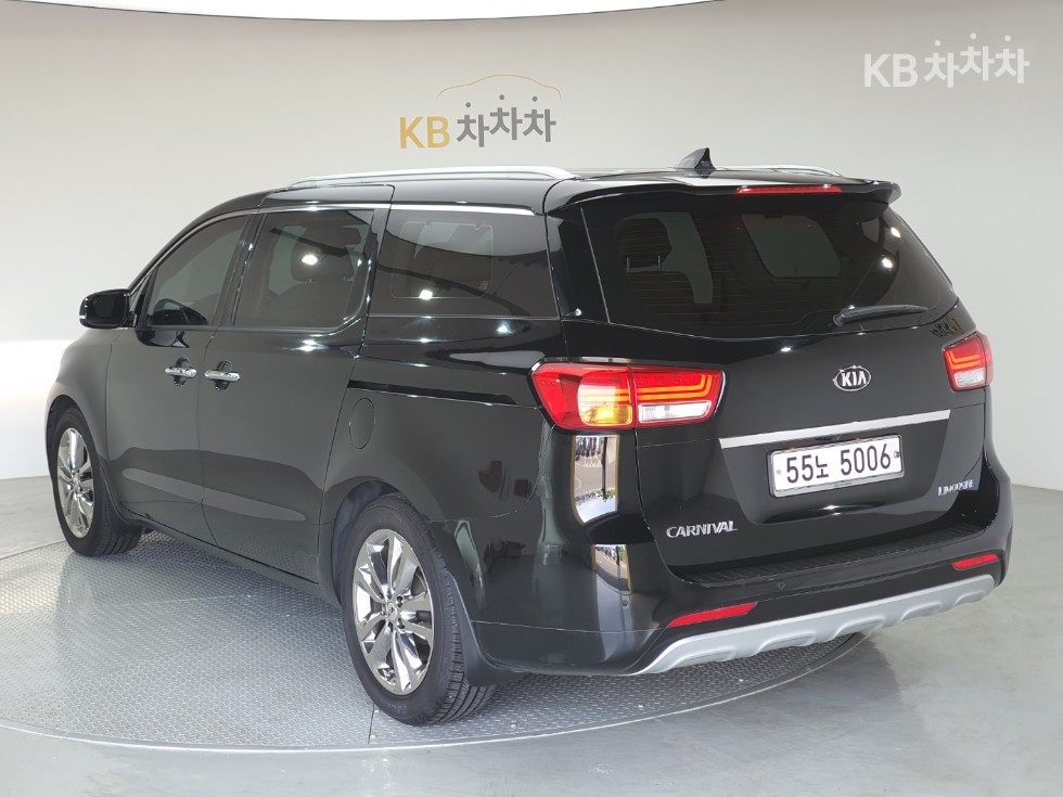 Kia Carnival — miniaturë 8