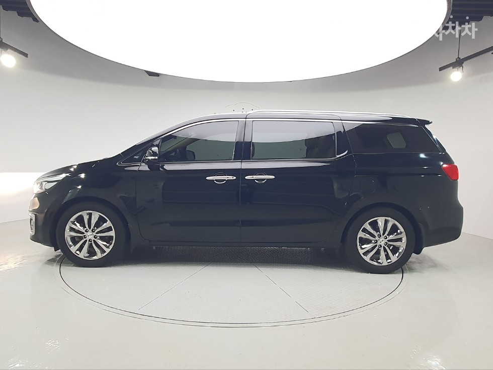 Kia Carnival — miniaturë 7